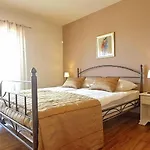 Dom wakacyjny Einzigartige Mit Salzwasserpool, Panoramablick, Bikes, Trampolin, Tischtennis Višnjan