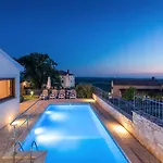 Einzigartige Mit Salzwasserpool, Panoramablick, Bikes, Trampolin, Tischtennis *