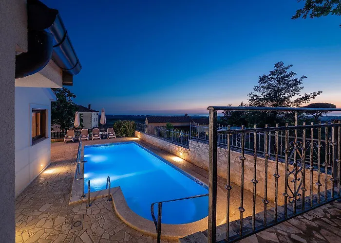 Einzigartige Mit Salzwasserpool, Panoramablick, Bikes, Trampolin, Tischtennis *